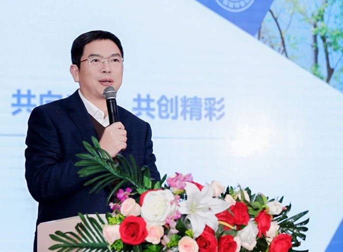 共向未來 共創(chuàng)精彩丨東辰教育集團楊建平總校長新年獻詞